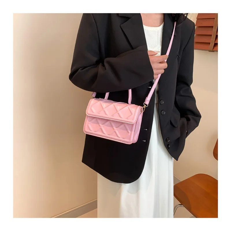 

2024 Summer New Solid Color Shoulder Bag Design Fashion Simple Handheld Shoulder Crossbody Small Square Bag Trendy