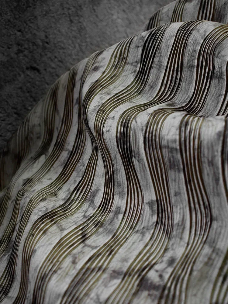 

Designer Fashion Pleated Fabric for Student Graduation Project Runway Show Clothing Cloth Apparel Per Meter Diy Sewing Material
