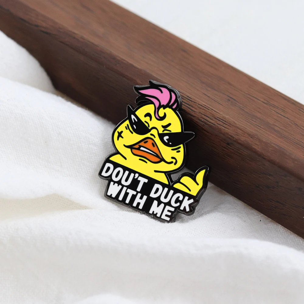 Coole Angry Duck „Don't Duck With Me“ Brosche Lustige Sonnenbrillen-Ente Anstecknadel Humorvolles Zitat Accessoires Modeschmuck Geschenk – Detail 10