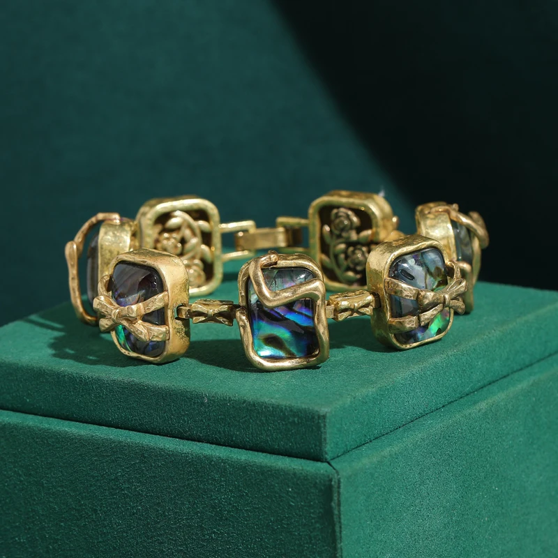 

Vintage Abalone Shell Bracelets For Woman Antique Gold Plated Bowknot Accessory Mother Day Gifts 2026 High Luxury Jewelry Trends