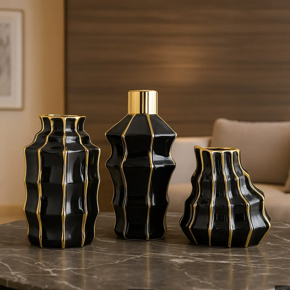 

Nowadays, simple black and white gilded flower vases are used in living rooms, dining rooms, and restaurants. Dried flower vases