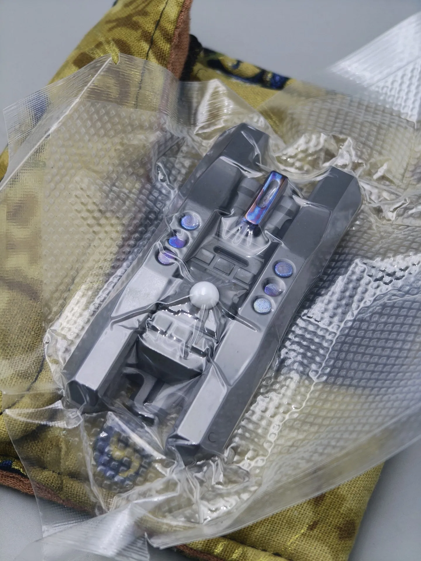Used EDC Peregrine Falcon Sideship Zirconium Alloy Composite Mechanical Push Plate EDC Metal Toy
