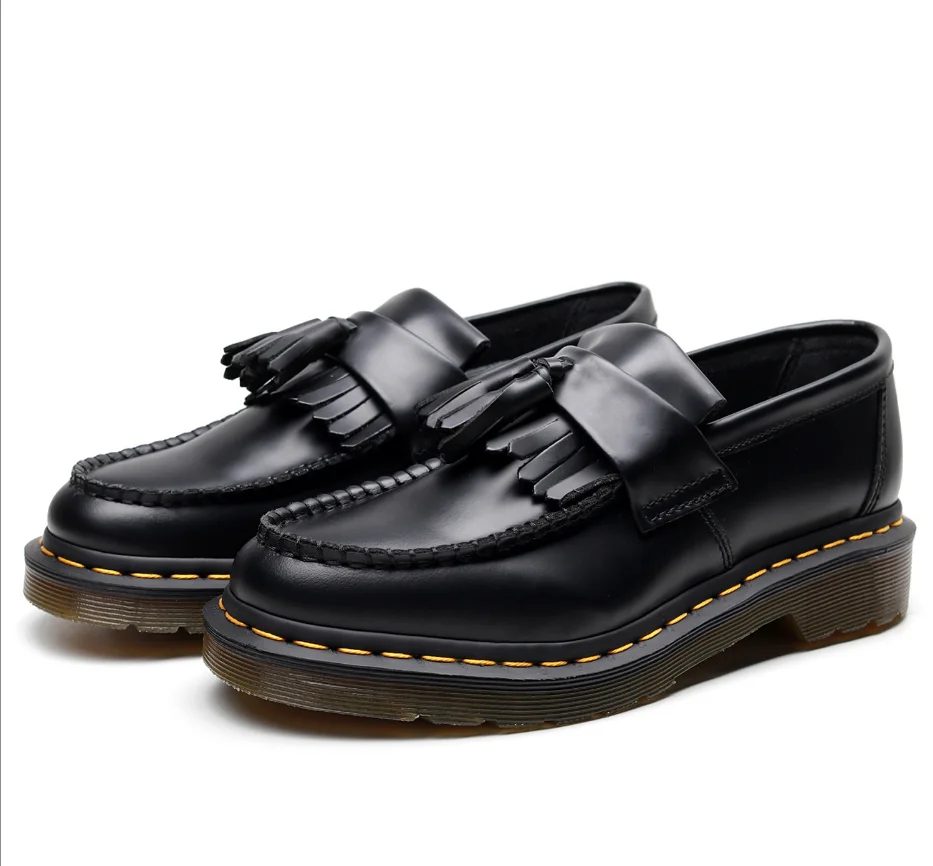 الربيع والخريف الرجال والنساء المتسكعون 2024 موضة شرابة أحذية النساء الانزلاق على الأعمال البريطانية أحذية من الجلد عادية الفاخرة 46