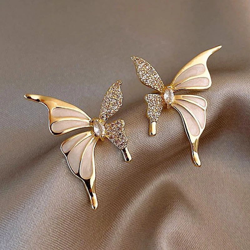

Fashion Cute Butterfly Stud Earrings for Women White Enamel Oil Crystal Wings Earrings Party Sweet Golden Color Metal Jewelry