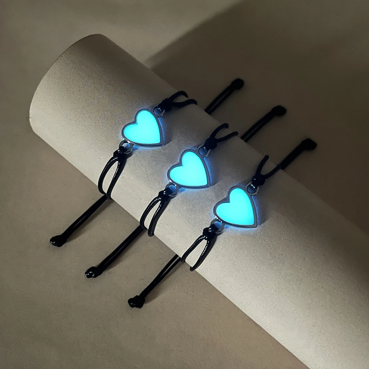 مجموعة مكونة من 3 قطع من أساور القلب المتوهجة في الظلام وأساور الصداقة وإكسسوارات المجوهرات المضيئة #4