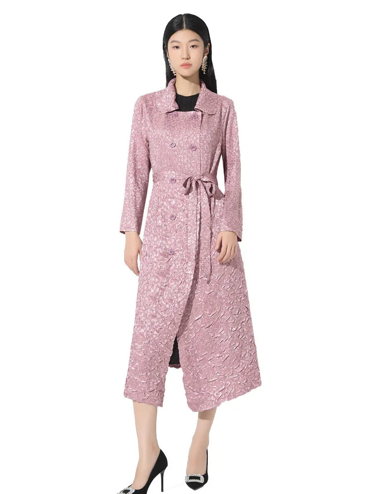 Hochwertige, plissierte Revers-Windjacke mit zweireihiger Schnalle und Bindung an der Taille, stilvolle Pendler-Herbst-Mittellänge im neuen Stil [ 20240907 ]