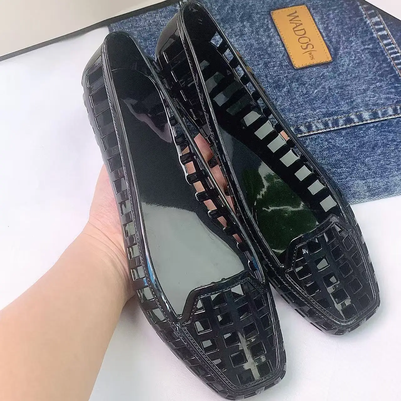 Spring and Summer New Korean Style Transparent Crystal Shoes for Women, Comfortable Closed-Toe Hollow Sandals, Soft and Fashionable Dongdaemun Jelly Shoes, Slip-On Slippers