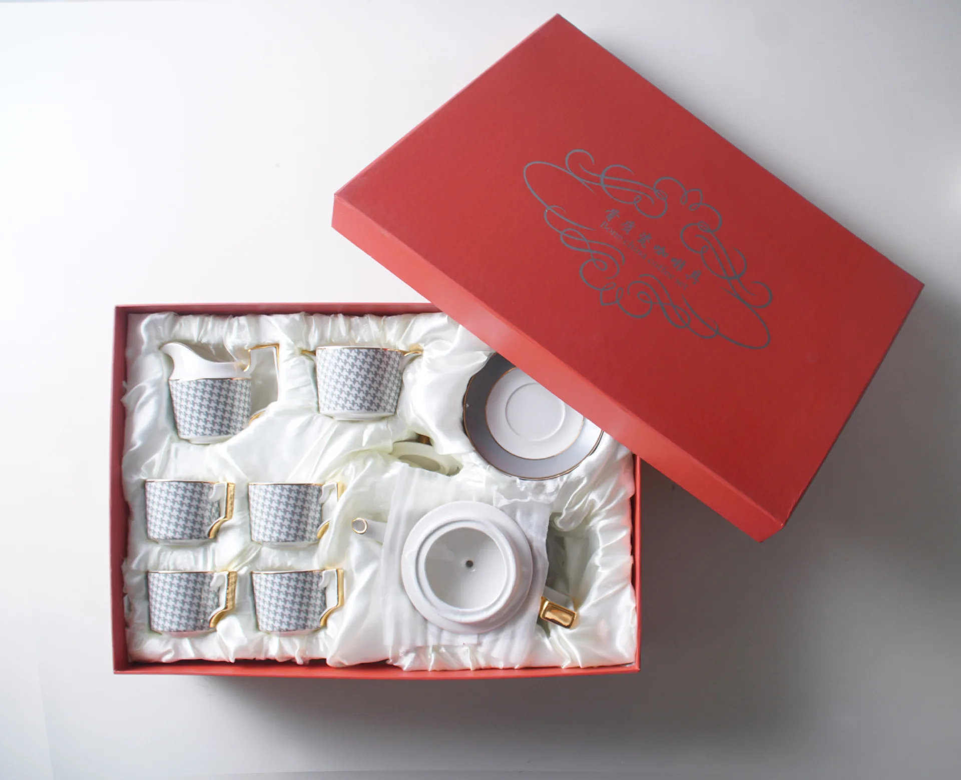 

Nordic Modern Design Ceramic Coffee Pot with Houndstooth Pattern High-End Tea Pot Set British Tea Cup & Saucer Customizable Logo