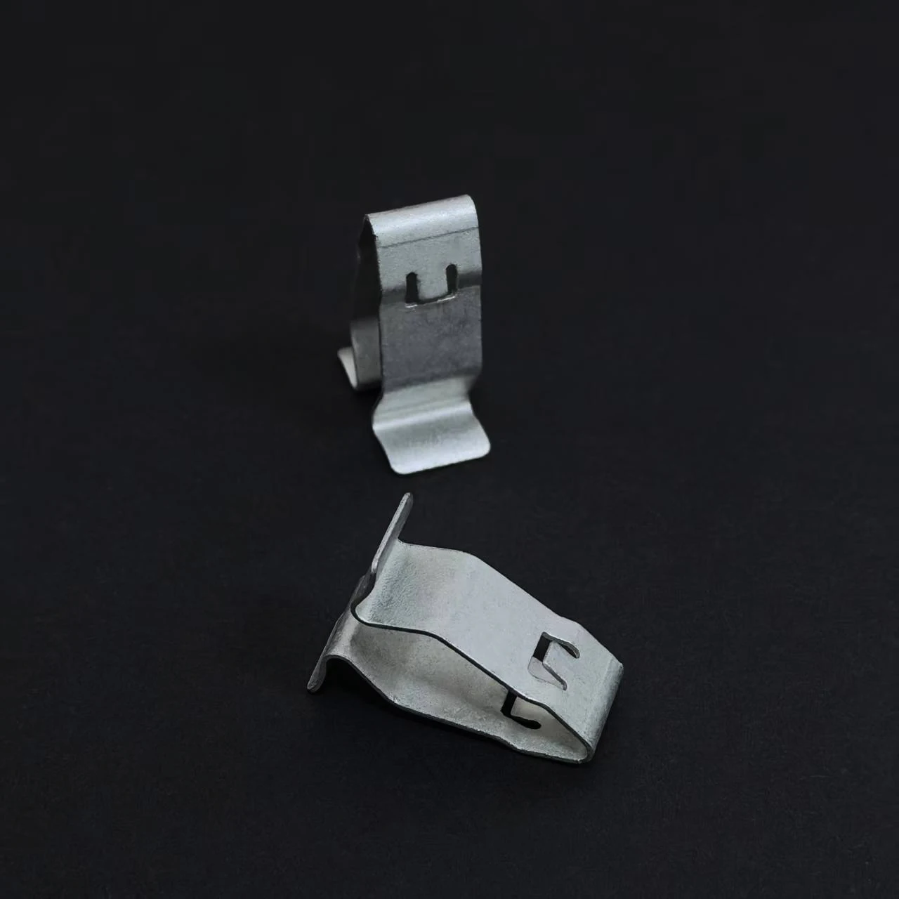 

2 шт., фиксирующий железный зажим для автомобильного сиденья, зажим для спинки сиденья для Audi A6L A4L Q5 Q7 A8L A5 A3 Q3