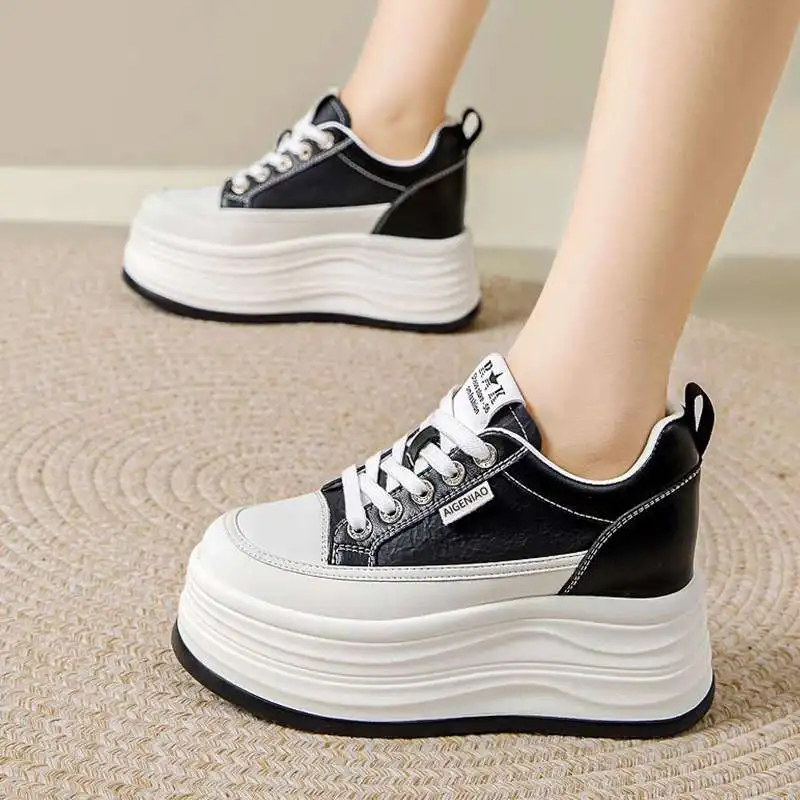 2025 Autumn New Women's White Chunky Sneakers 8cm Thick Sole Built in Heel Lift Lightweight Petite Friendly