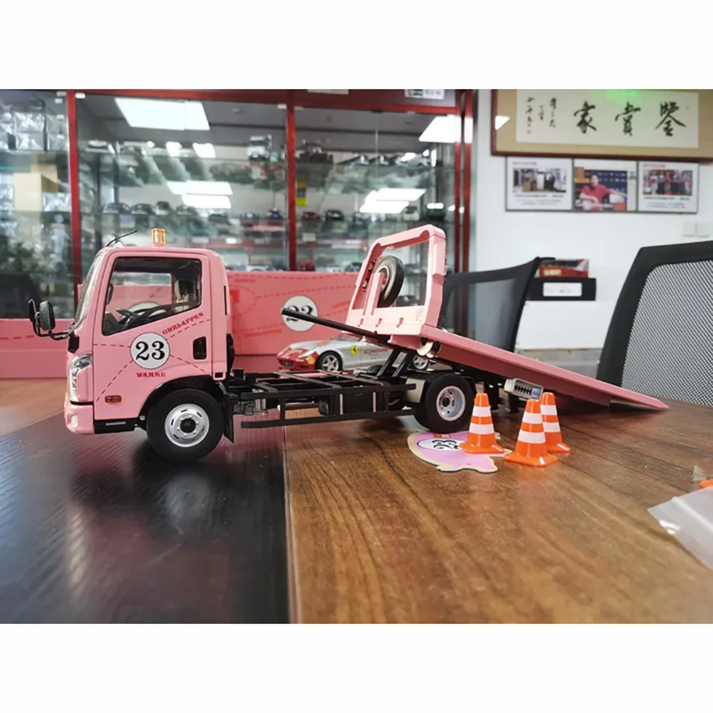 Die-cast 1:18 Scale Simulation Alloy Tow Truck Road Rescue Vehicle Pink Pig Painted Flatbed Trailer Model Scene Ornament Display