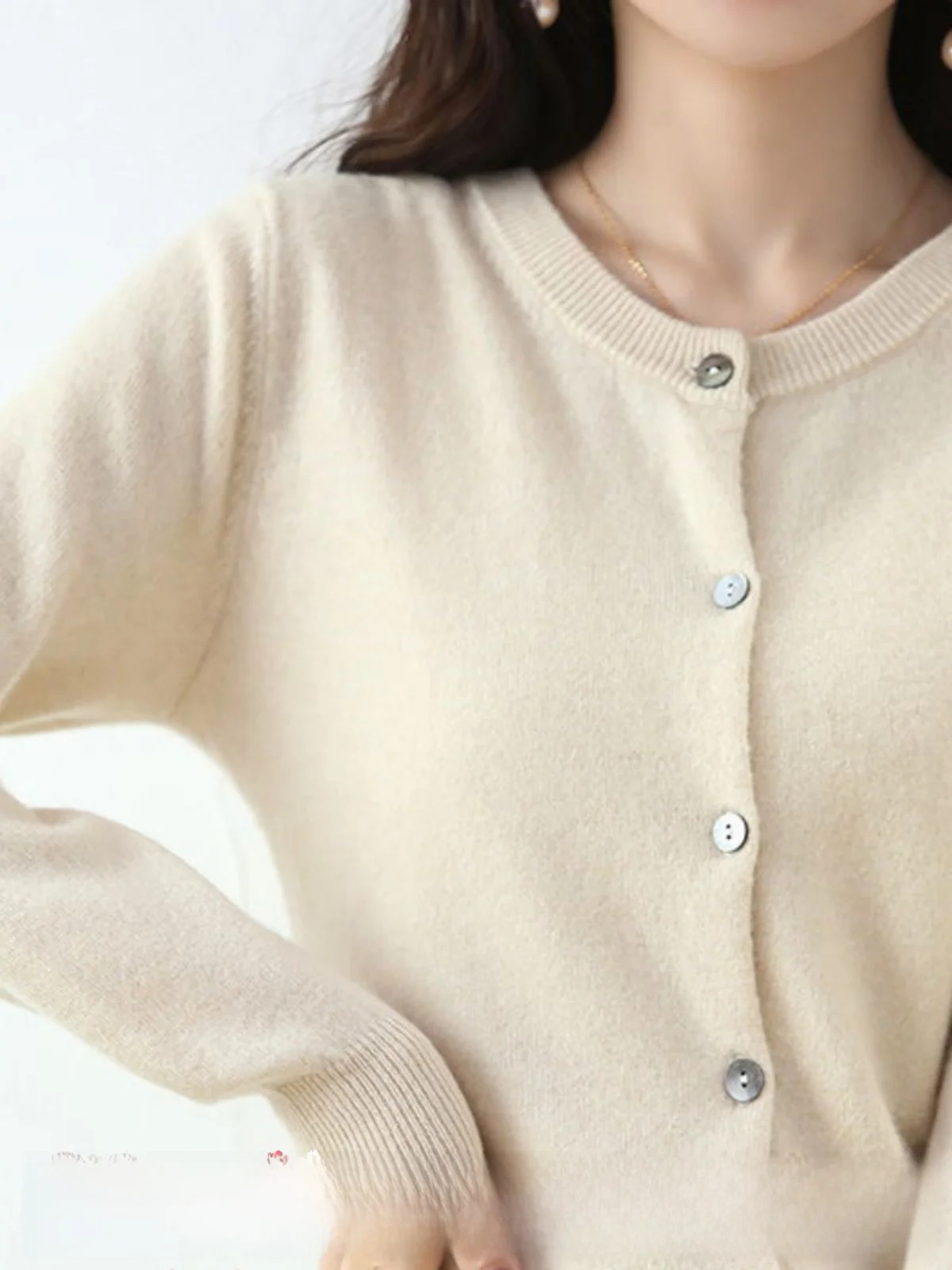 

Женский вязаный кардиган свободного кроя с круглым вырезом, большие размеры, на пуговицах, весна 2026