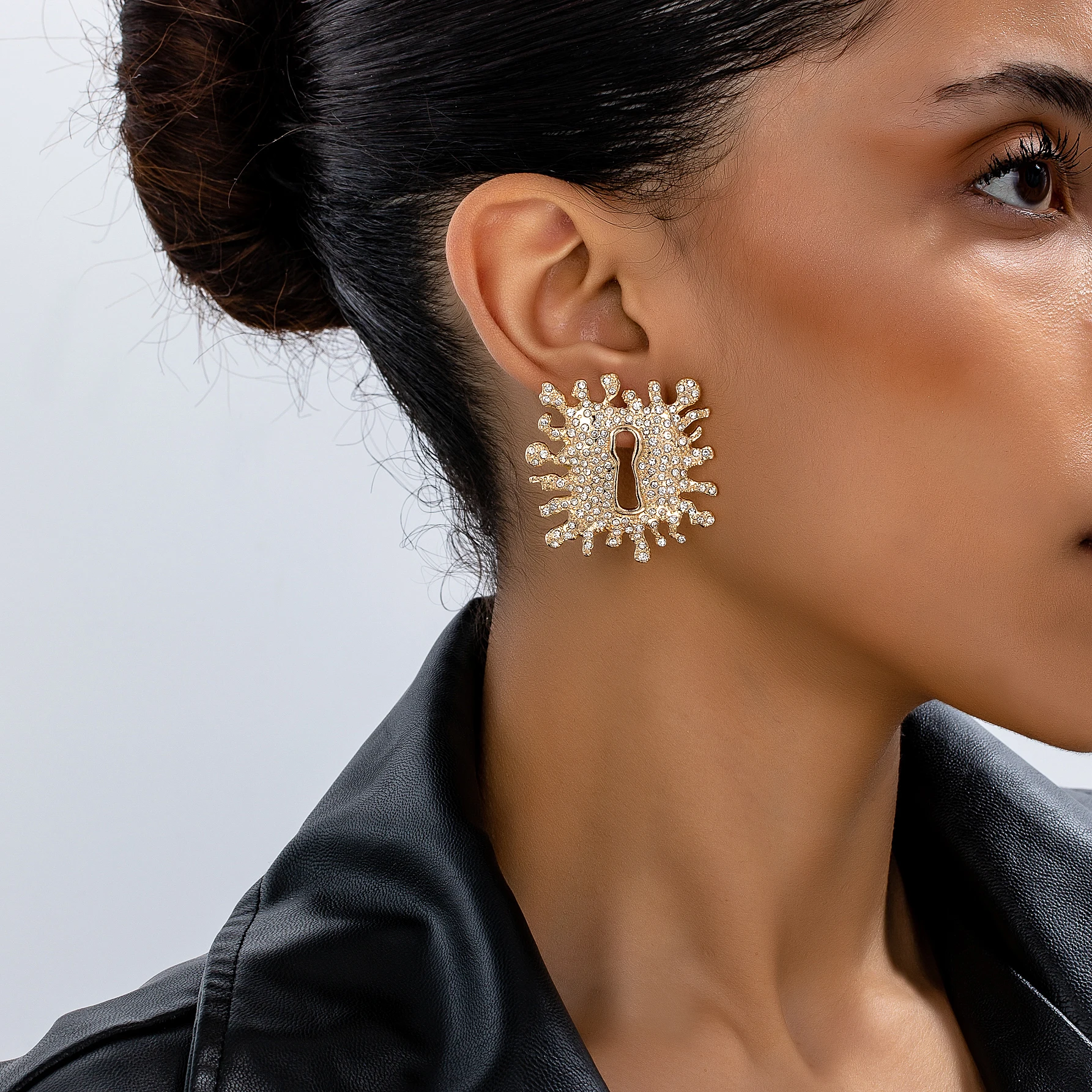 

Punk style alloy fashionable Paris style light luxury square burst keyhole earrings, travel party dating jewelry