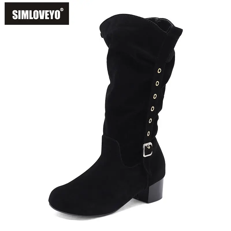 

SIMLOVEYO брендовые женские сапоги до середины икры для отдыха с круглым носком, 4 см, на массивном каблуке, без шнуровки, с плиссированной пряжкой на ремне, расширенный размер 49