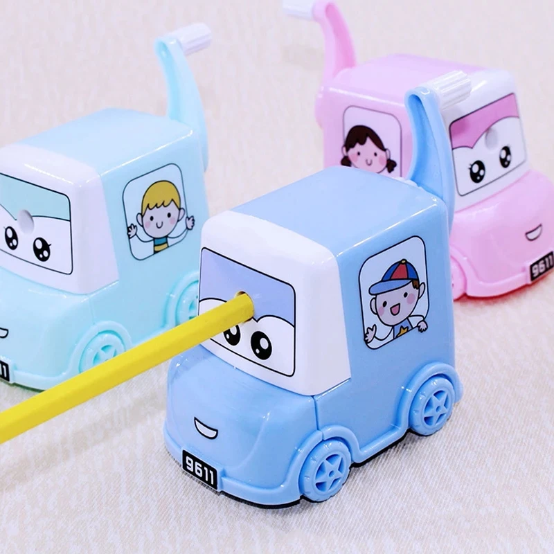 1 pièce Taille-crayon rotatif manuel en forme de voiture mignon, avec lame longue durée, fournitures scolaires pour étudiants