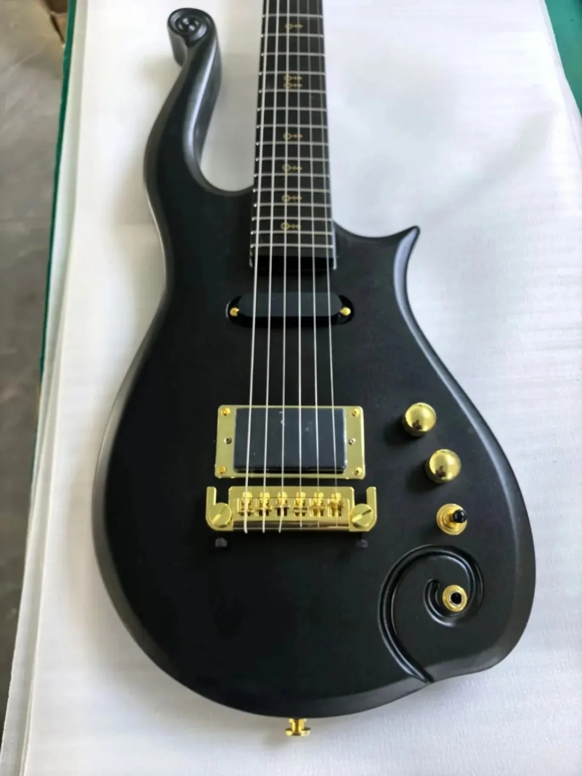 Prince Cloud Electric Guitar, Black Matte Finish, SH Pickup Configuration, 22 Frets, Gold Hardware,