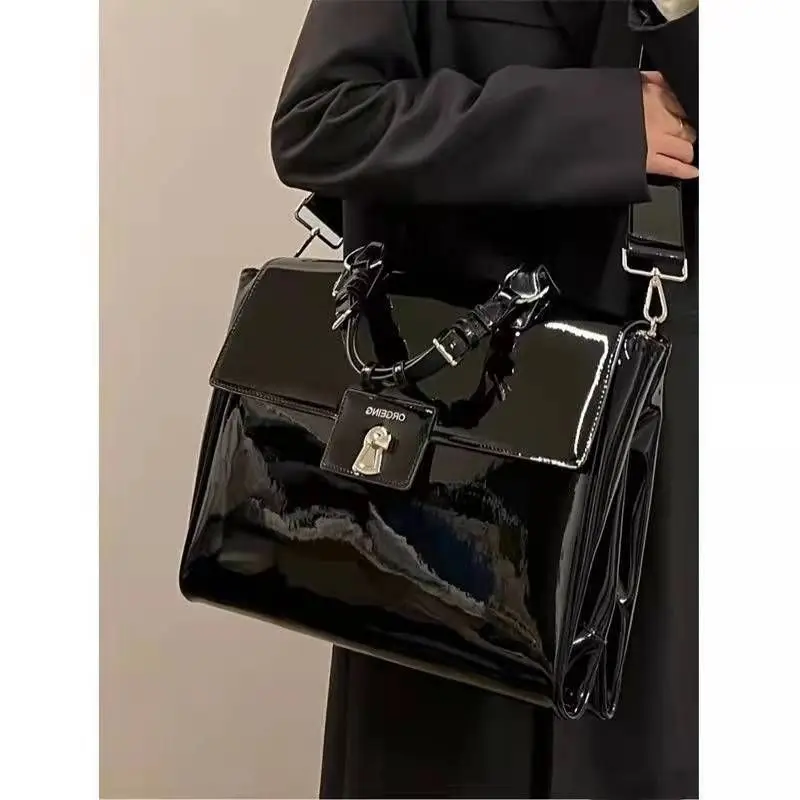 Black Patent Leather Computer Bag Large Capacity Single Shoulder Diagonal Cross Bag neutral Handheld Briefcase By Postman