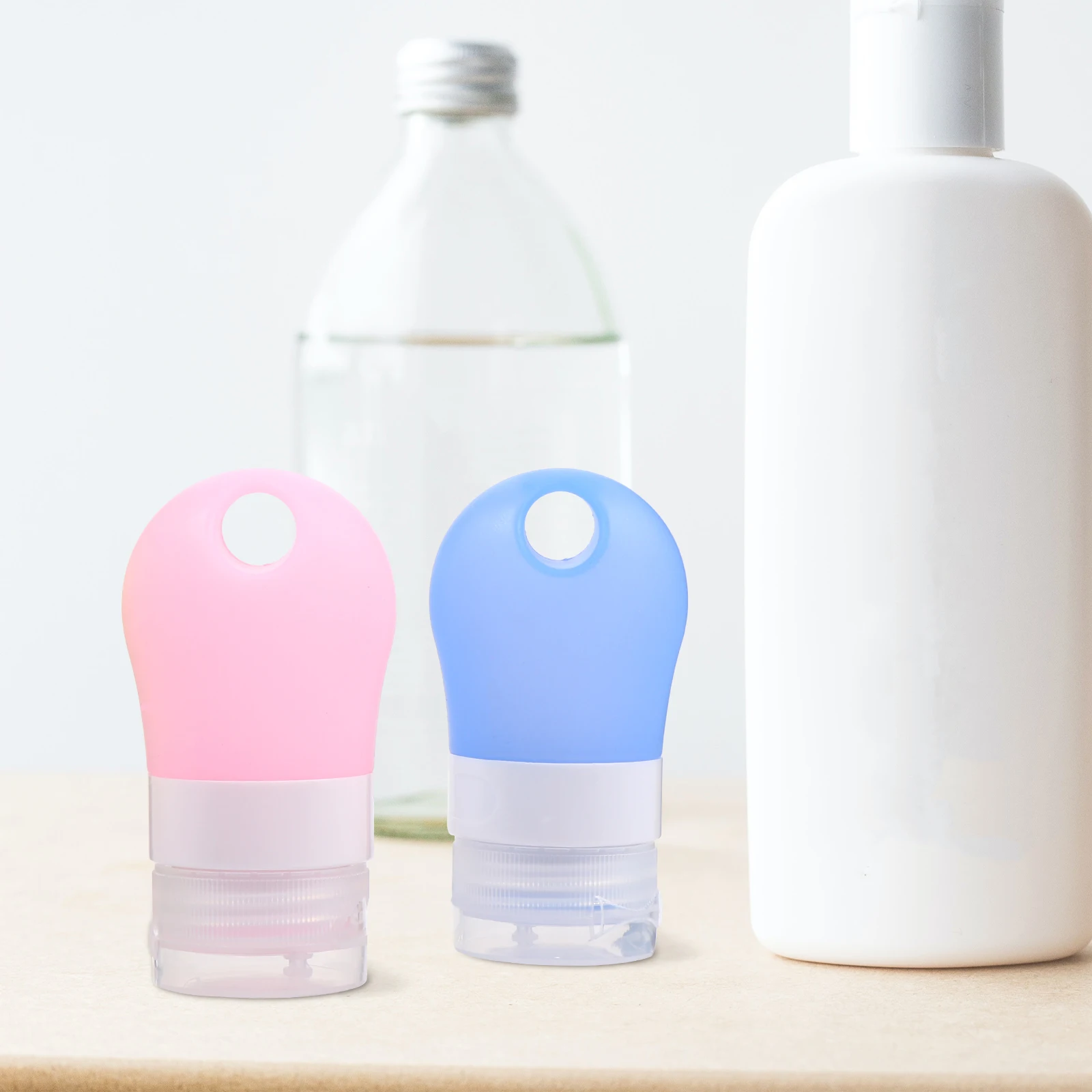 

4pcs Silicone Travel Bottles 38ml Portable Leak-proof Dispenser with Hanging Hole Keychain Design Reusable for Shampoo