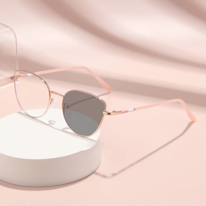 إطار نظارات على شكل قطة أنيق حساس للضوء متغير اللون متعدد الاستخدامات عالي الجودة مضاد للضوء الأزرق نظارات قصر النظر الخارجية 9793