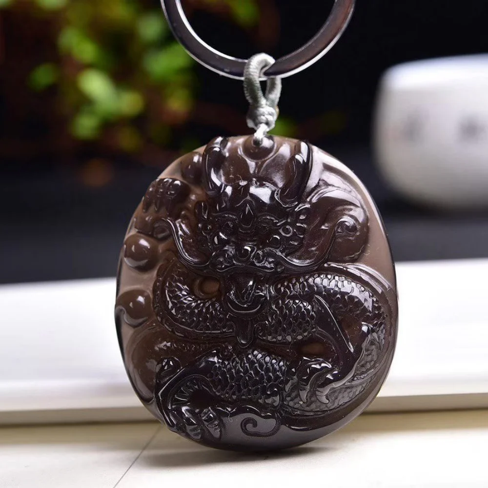 50mmの天然スモーキークォーツ製ドラゴンペンダント。レイキヒーリングエネルギーを宿した石を使ったネックレス。スピリチュアルなジュエリーとして、また贈り物としても最適。