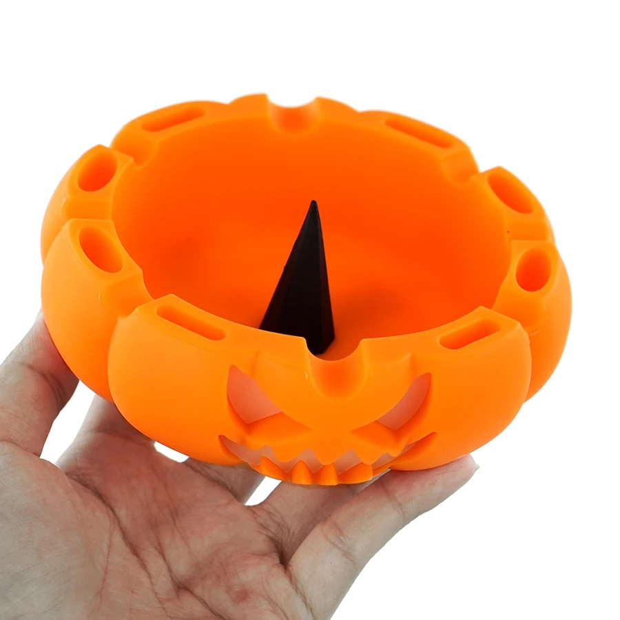 Diverting Halloween Silicone Ashtrays Glow at Night Ghost Pumpkin Shaped Car Round Home Decorative Tray Smoking Accessories