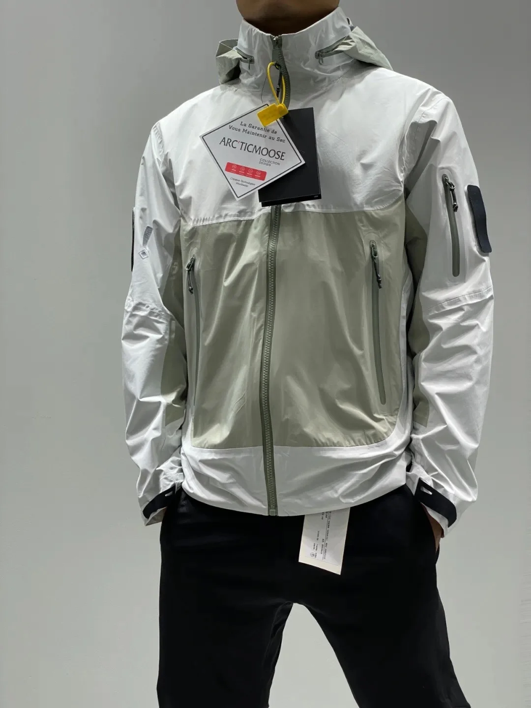 

Уличная повседневная куртка с капюшоном, ветрозащитная, водонепроницаемая, дышащая, высококачественная, для осени и зимы, молодежная, приталенного кроя, на молнии