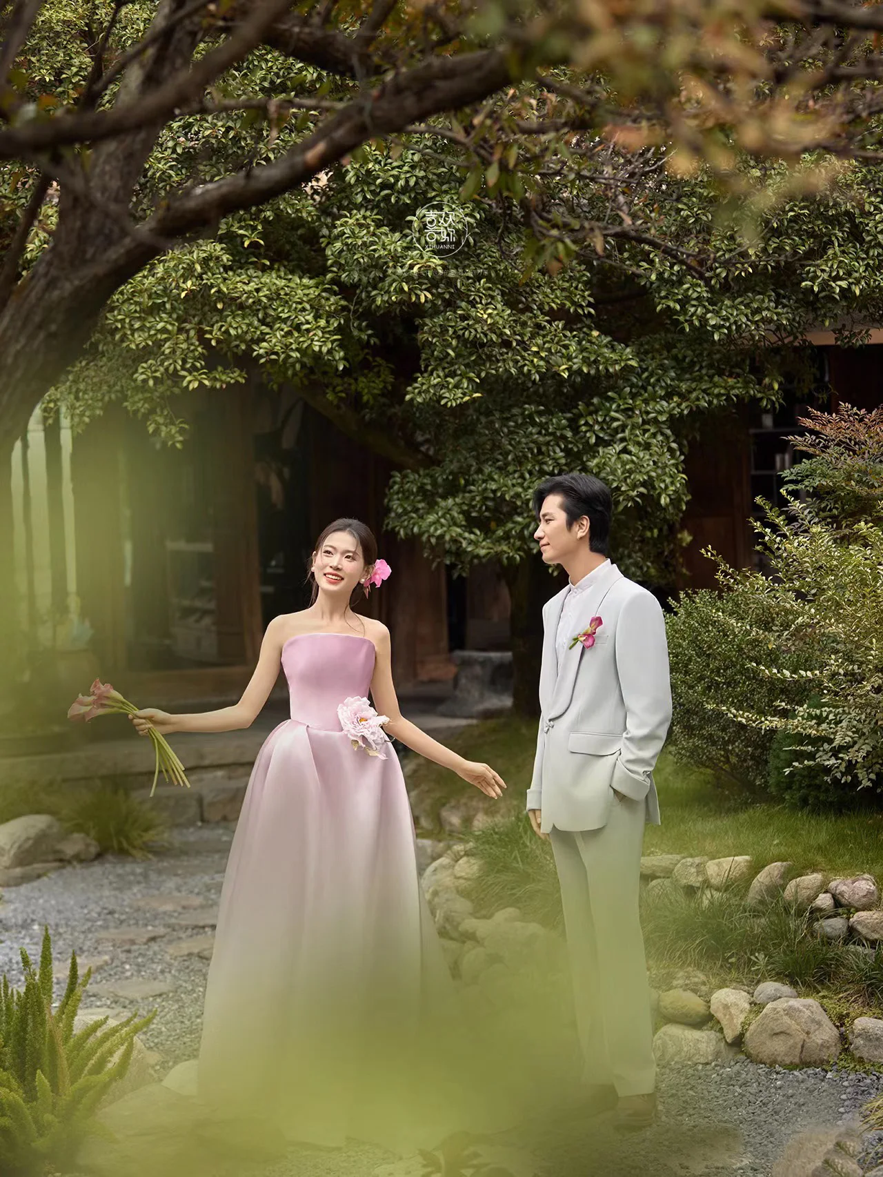 

Sweet Bridal Gown with Train for Wedding Photoshoot Gradient Pink Strapless Long Dress Handmade Flowers mid Waist A-Line Skirt