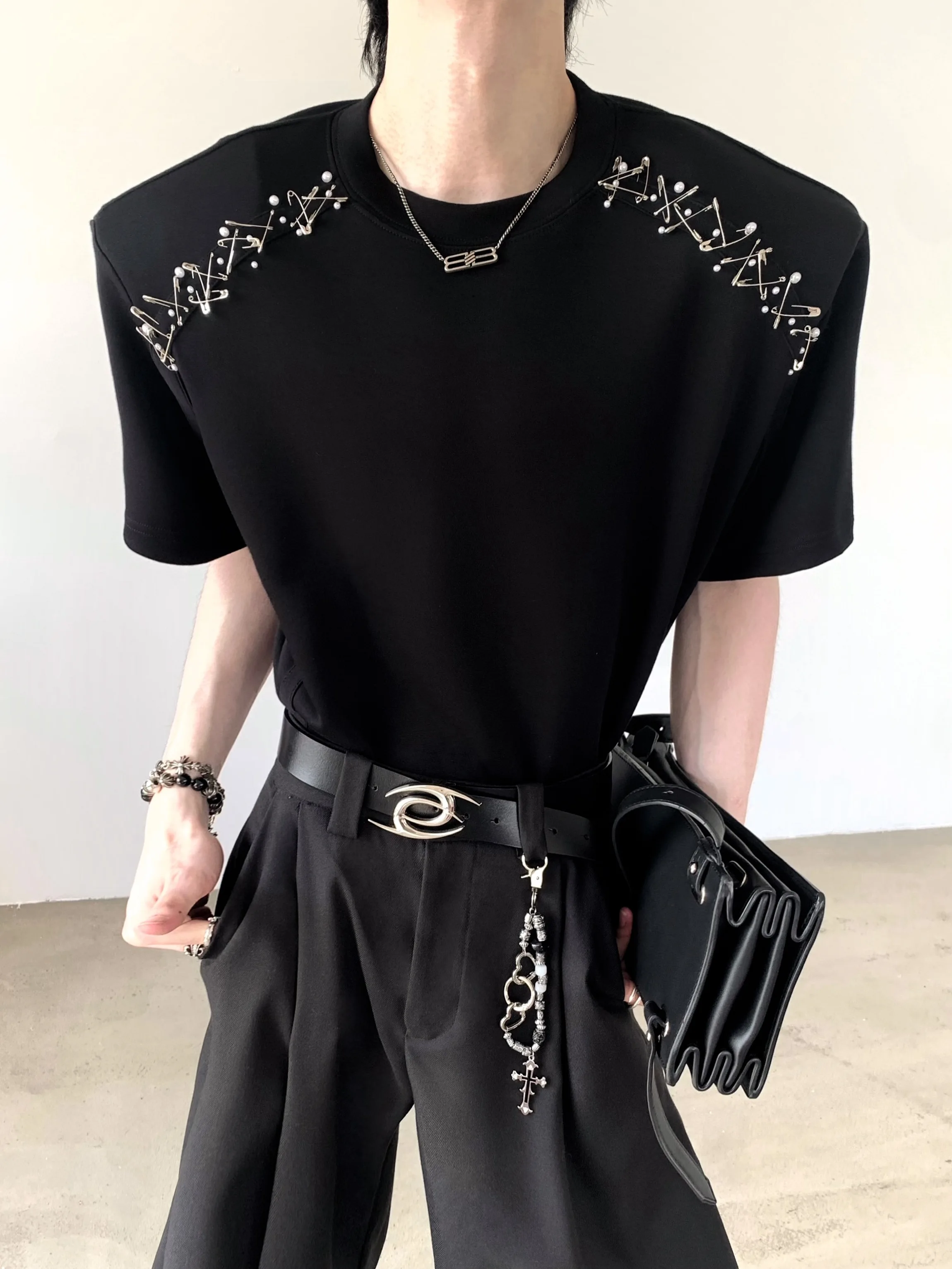 Cool Summer Metal Pin Shoulder Padded Short Sleeve Men's T-shirt Loose Silhouette Trendy Design Comfortable Breathable Tee