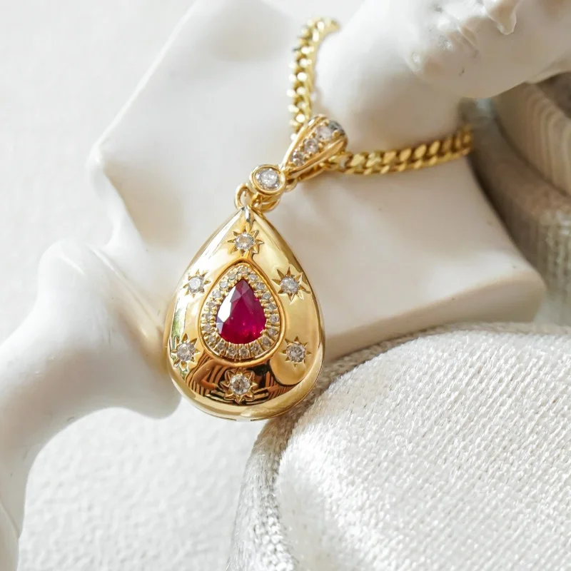 18K Gold Pendant inlaid Ruby Natural Diamond Fashion Simple For Wedding Engagement