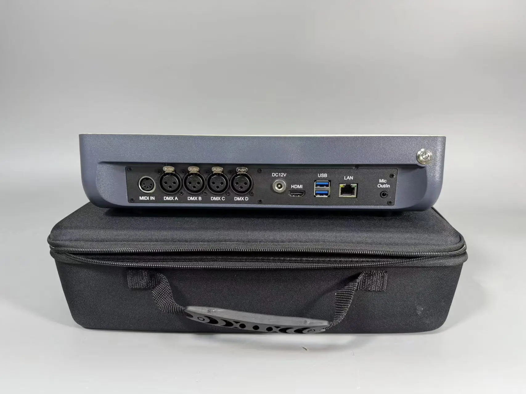 Najnowsza wersja kwarcowej mobilnej konsoli sterującej oświetleniem scenicznym, kontroler DMX do sterowania oświetleniem scenicznym, przenośny mini kontroler.