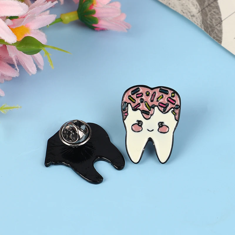 1PC Fashion Tooth Shape Cute Medical Brooch Pin For Doctor Nurse Lapel Backpack Badge Pins Jewelry Gift Accessories