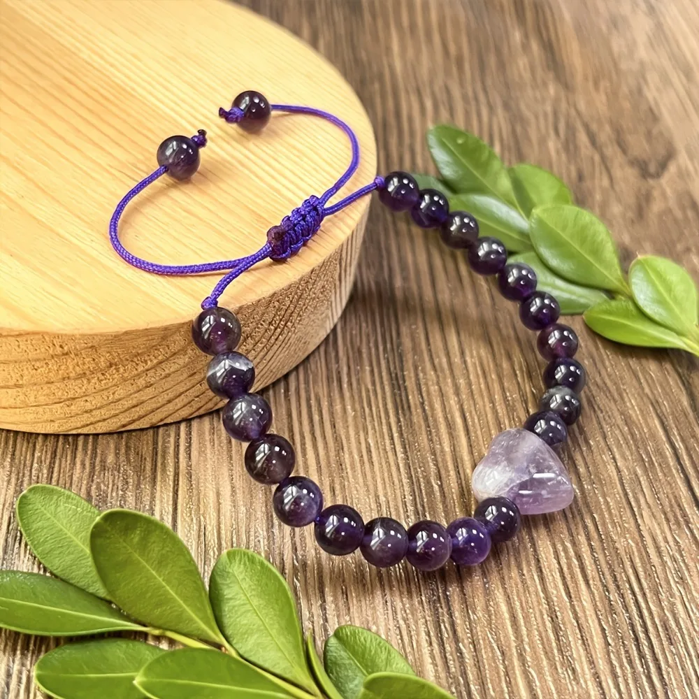 1 hand woven jewelry adjustable women's bracelet with heart-shaped pendant, elegant, natural and simple design, suitable for daily wear during travel and vacation, holiday gifts, Valentine's Day and Mother's Day gifts