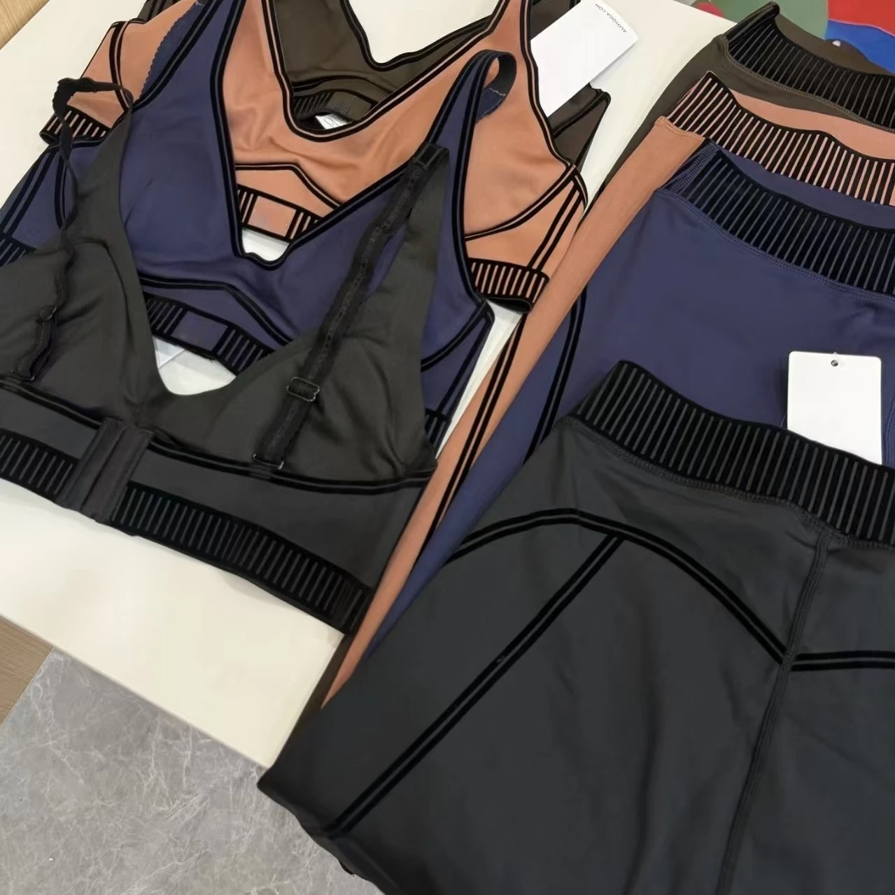 ブランド女性ヨガセットタイトパンツセットピラティスフィットネススポーツレジャー快適なタンクトップハイウエスト7/8ラインアップレギンス