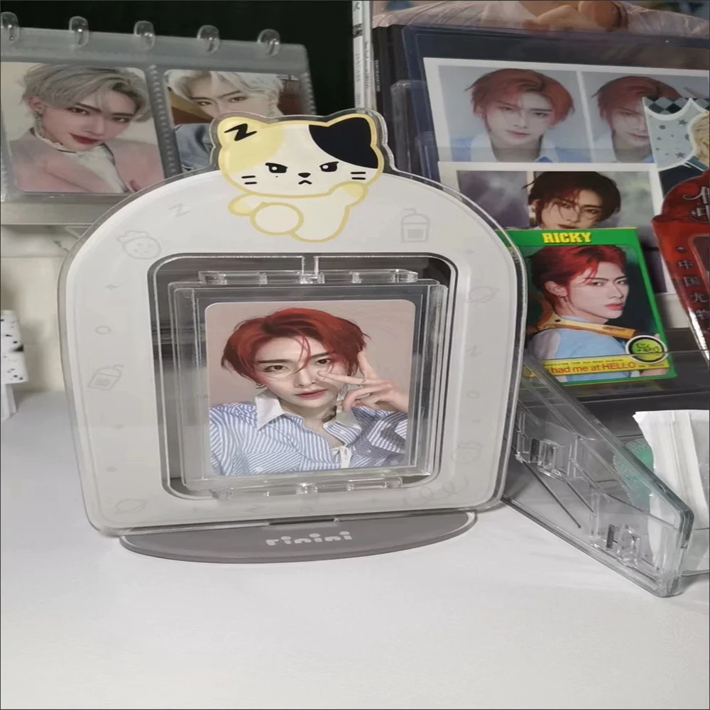KPOP ZB1 Cartoon Carino Acrilico Figura In Piedi di Alta Qualità INS Stile Doppi Lati Ruota Titolari di Carta ZHANGHAO RICKY YUJIN Regali