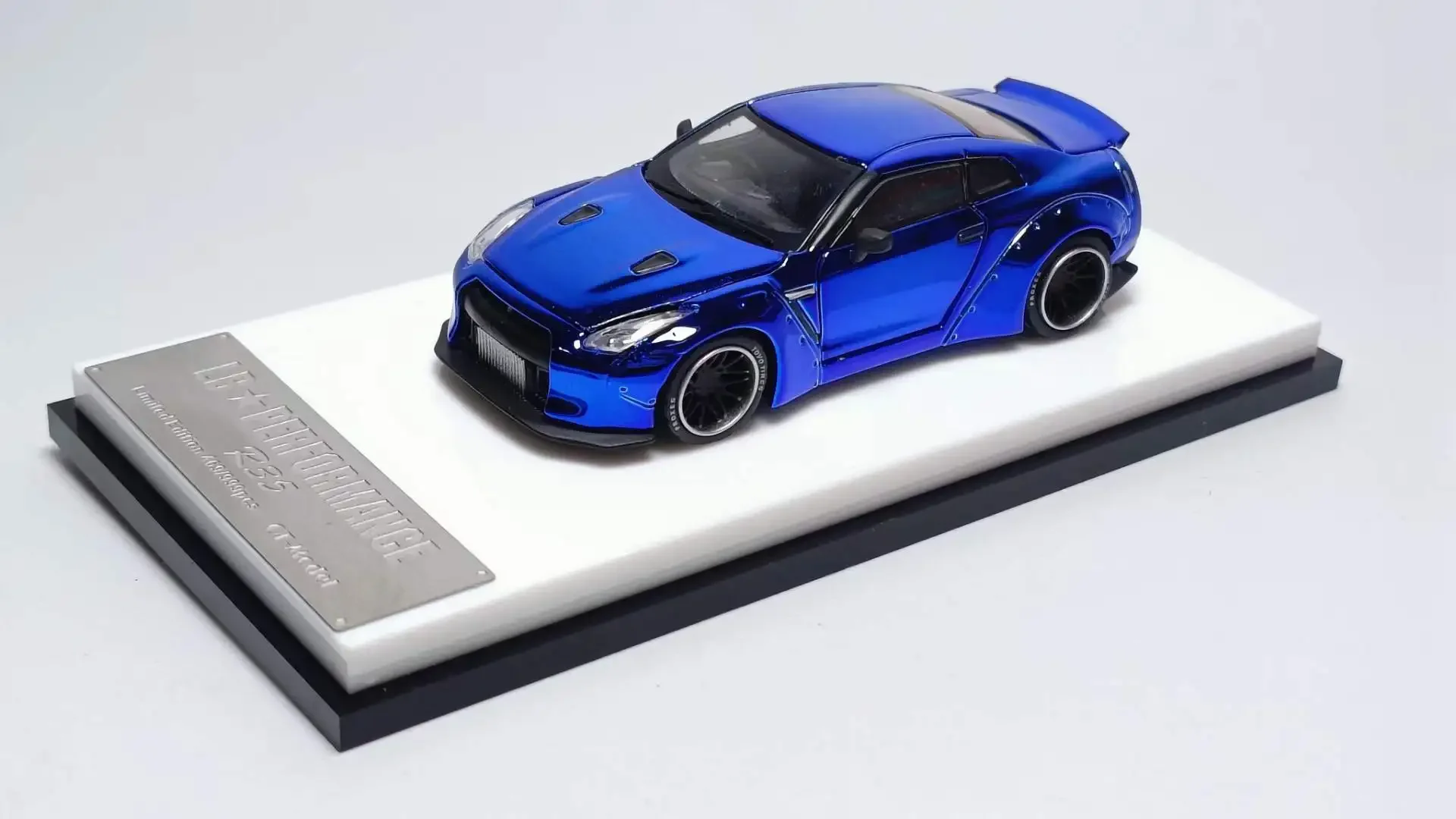 oldtime model 1:64 LB R35 Duck wing electroplated blue limited 999  Model Car