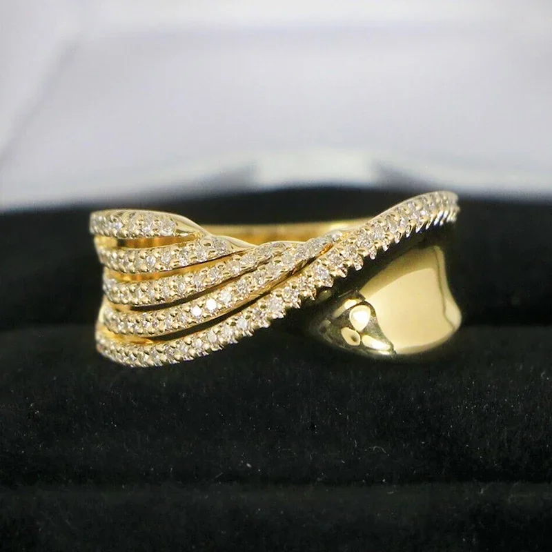Huitan Luxury Wave Twisty Gold Color Women Rings with Brilliant Cubic Zirconia Noble Superb Accessories Modern Wedding Jewelry