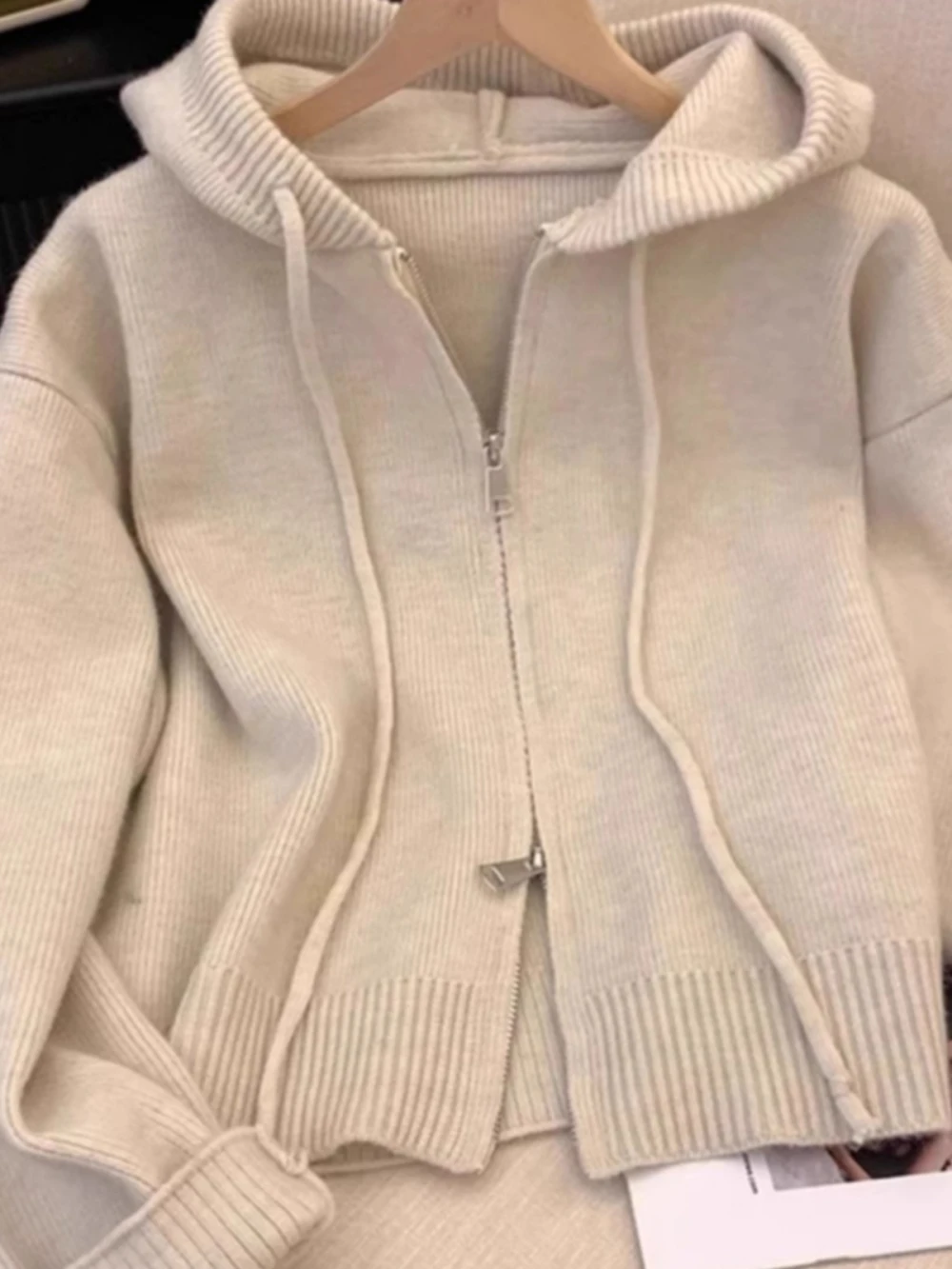 

Весенне-осенняя тонкая антивозрастная верхняя одежда Sli, женский свободный вязаный свитер на молнии с длинным светом и капюшоном