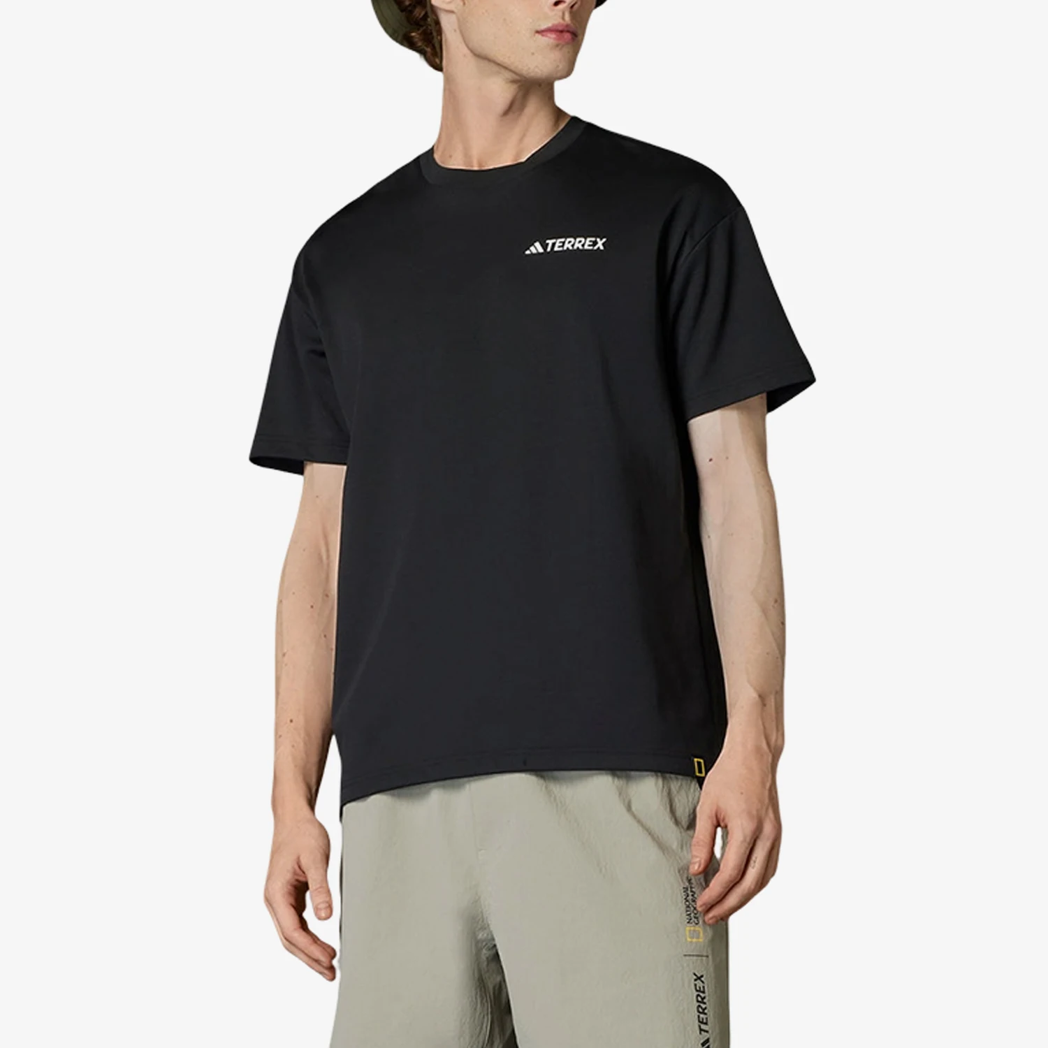 

Официальная летняя новая мужская и женская спортивная футболка Adidas для бега и тренировок JD5957