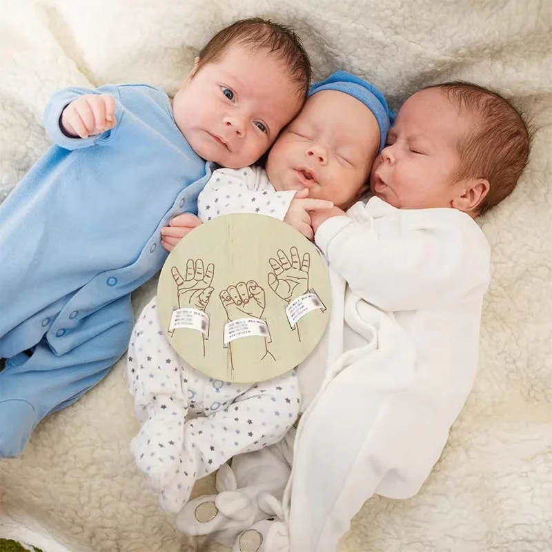1pcs Wooden Engraved Baby Birth Hospital Bracelet Holder Welcome Baby Shower Decor Board Newborn Baby Announcement Sign