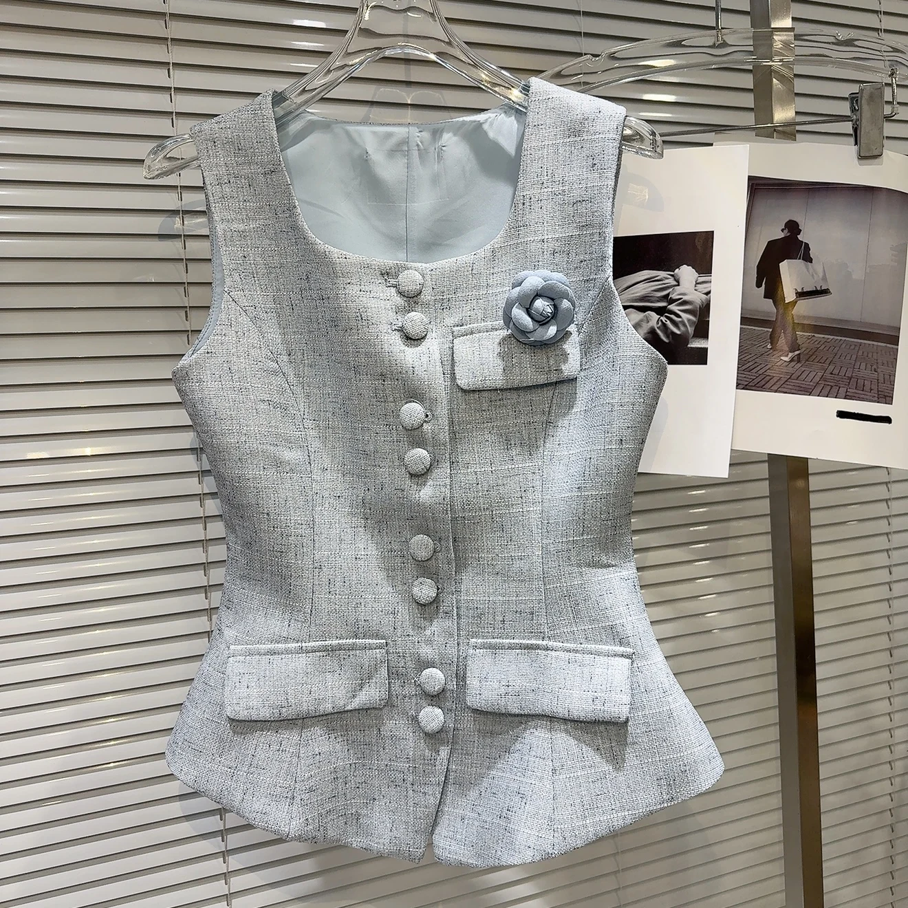 2026년 봄 신상 슬림 프랑스풍 스탠드 플라워 브로치 허리 조임 개인 맞춤형 베스트 탱크탑 여성 패션