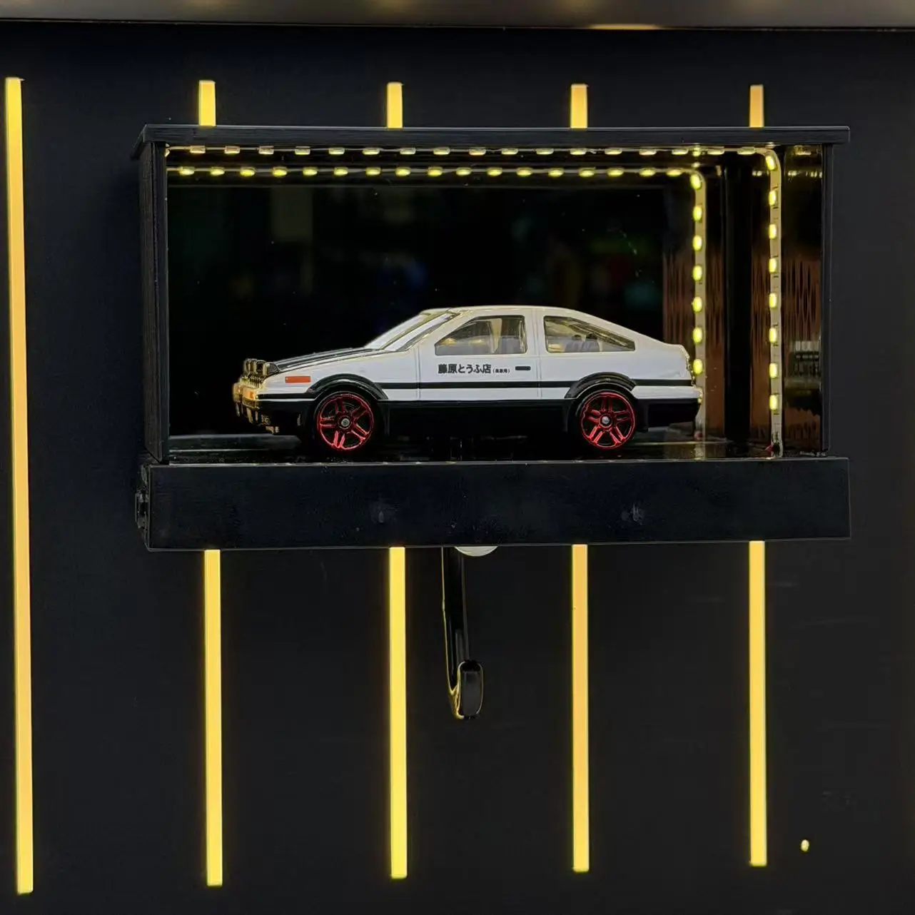 1:56 AE86 Car Model Wall‑Mounted Key Holder, Depth‑Mirror Garage with Light, Alloy Car Decor Ornament