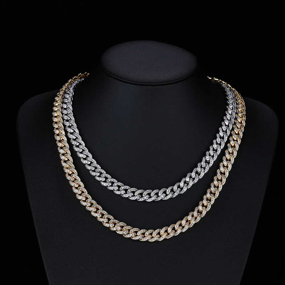 

Плоская кубинская цепочка унисекс диаметром 10 мм: полностью ледяная с Т-образным цирконием в овальных звеньях (доступна в качестве браслета или ожерелья)