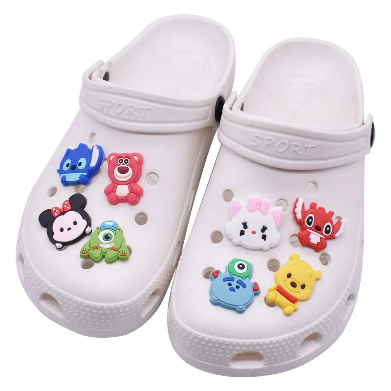 1 pçs disney dos desenhos animados conjunto de sapatos de pvc crocs encantos fivela acessórios diy dos desenhos animados animais sapatos encantos