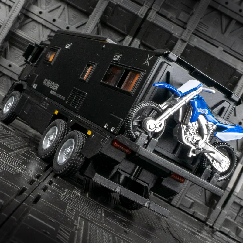 1:32 メルセデス・ベンツ トラック合金製カーモデル、音と光の機能を備えたプルバック式おもちゃの車、豊富なディテール