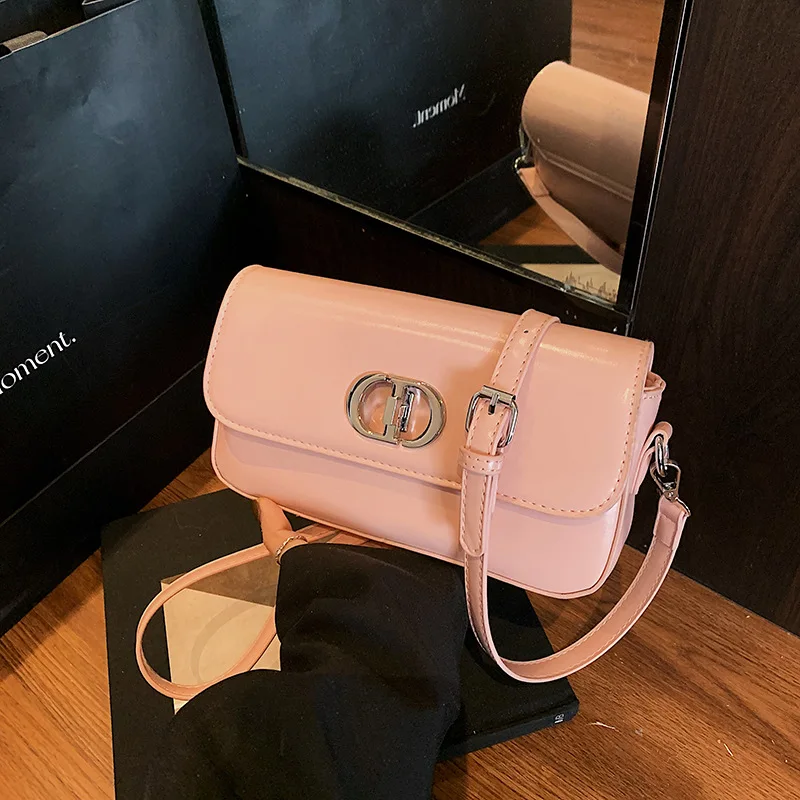 Sac à bandoulière tendance avec sangle en chaîne pour femmes, sac à bandoulière léger, petit sac carré décontracté pour un usage quotidien, nouvelle collection 2025