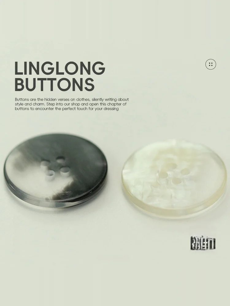 

Полупрозрачная смоляная пуговица с четырьмя отверстиями для ветровок, свитеров, пиджаков, женской верхней одежды и аксессуаров