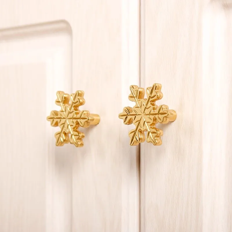 Solid Brass Snowflake Shaped Kitchen Cabinet Handles Wardrobe Pulls for Children's Room Creative Decor Drawer Knobs Single Hole