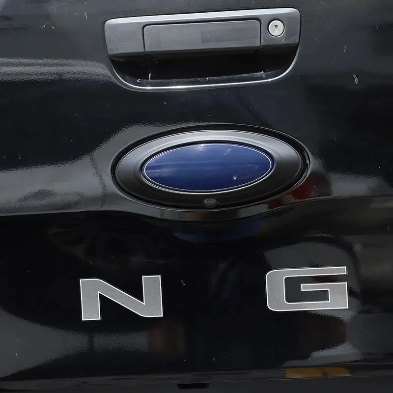 Autocollant Logo ABS Fibre Carbone Ford Ranger - close-up view