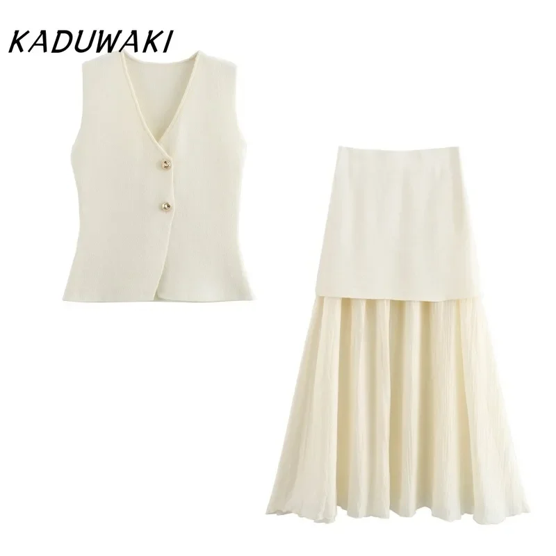 KADUWAKI French Retro V-neck Sleeveless Button Knit Vest Fashion Temperament Pleated Splicing Bustier Skirt Commuter Set Платье