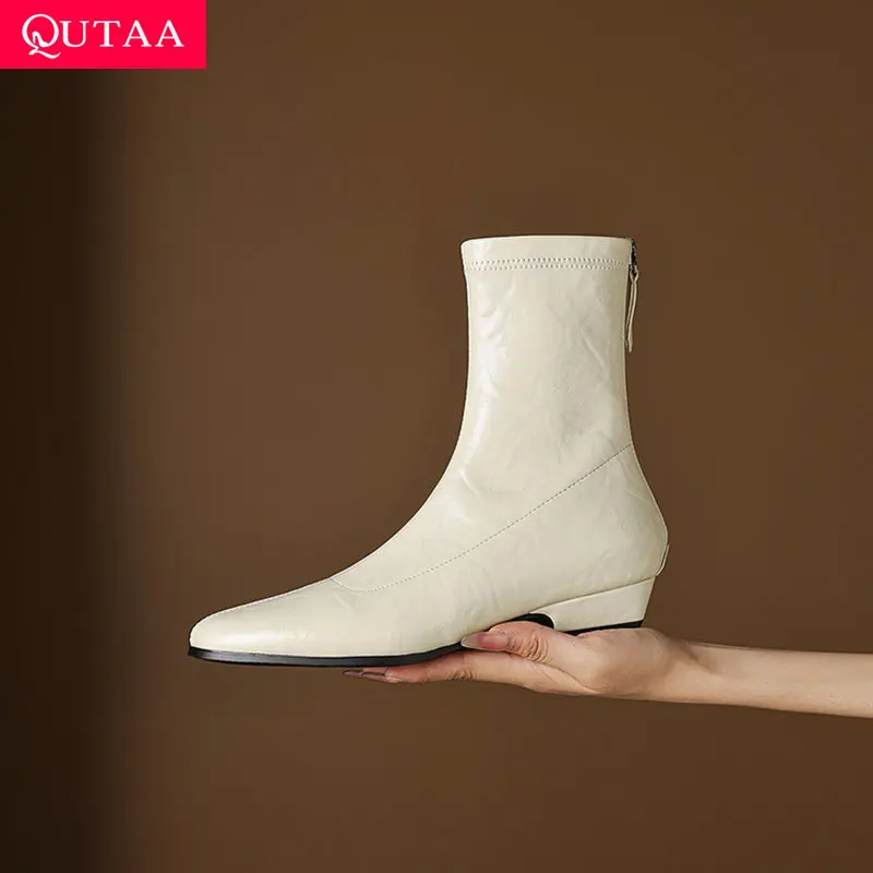 

QUTAA 2026, модные женские ботильоны, зимняя обувь, осенние эластичные короткие ботинки из микрофибры на танкетке и молнии с круглым носком, размеры 34–40